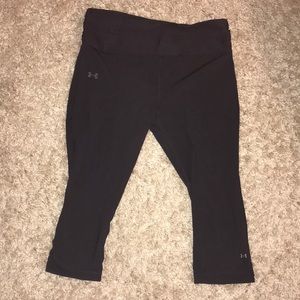 Under Armor black workout capris